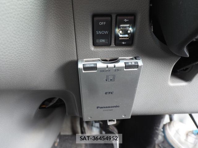 Nissan NV350 Caravan 2013-08 4046718-7