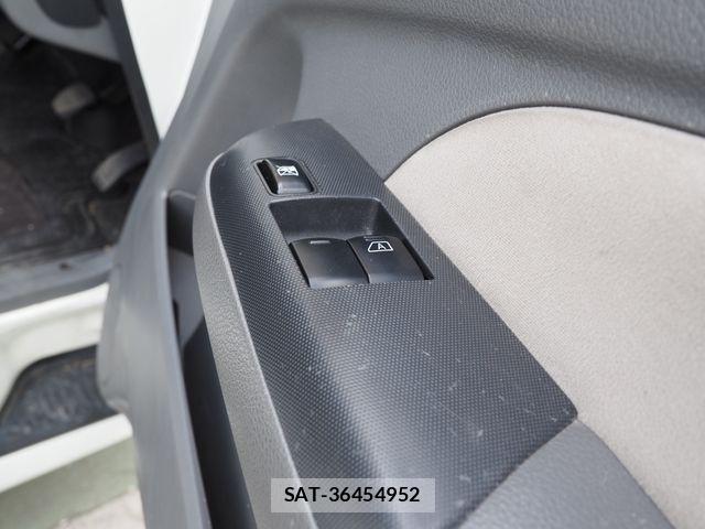 Nissan NV350 Caravan 2013-08 4046718-8