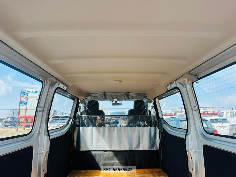 Nissan NV350 Caravan 2020 4145239-24