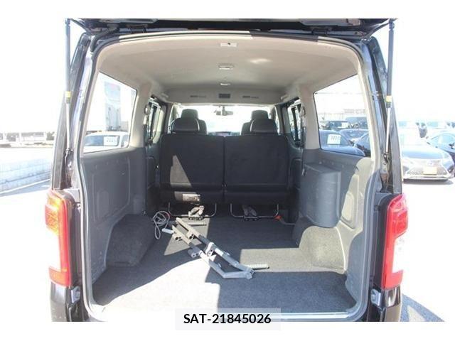 Nissan NV350 Caravan 2020-02 4598573-28