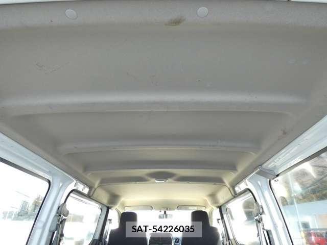 Nissan NV350 Caravan 2015-06 4975008-10