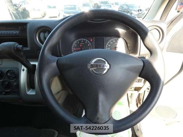 Nissan NV350 Caravan 2015-06 4975008-11