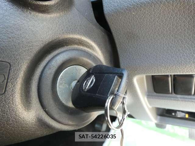 Nissan NV350 Caravan 2015-06 4975008-13