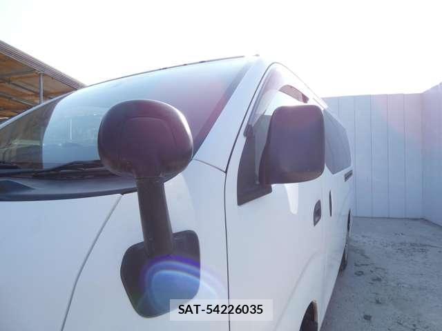 Nissan NV350 Caravan 2015-06 4975008-23