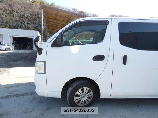 Nissan NV350 Caravan 2015-06 4975008-28