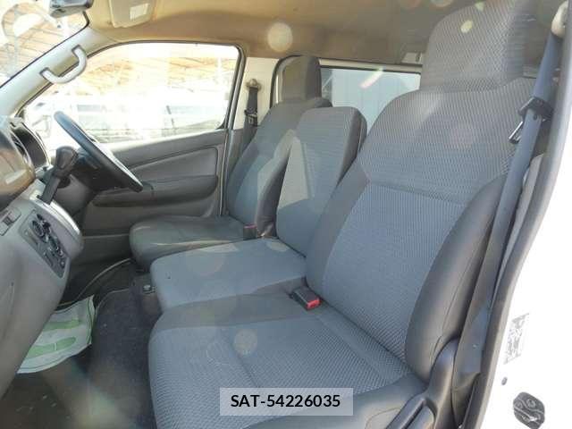 Nissan NV350 Caravan 2015-06 4975008-8