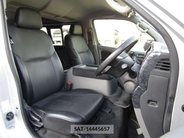 Nissan NV350 Caravan 2016-01 5874753-9
