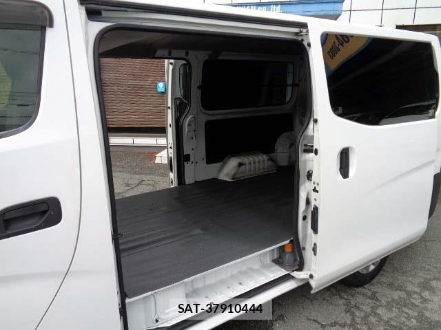Nissan NV350 Caravan 2017-02 5874755-10
