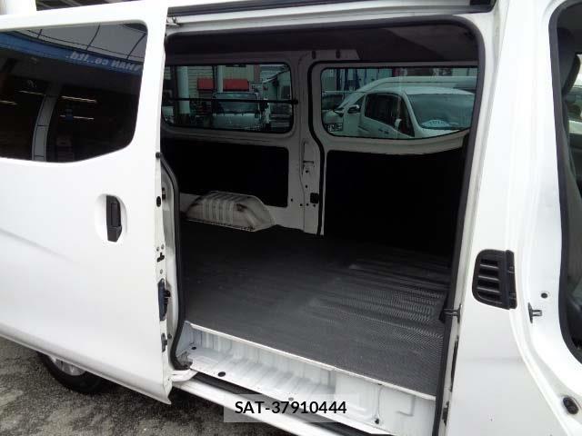 Nissan NV350 Caravan 2017-02 5874755-11