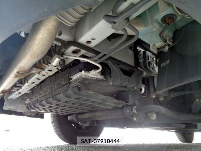 Nissan NV350 Caravan 2017-02 5874755-15