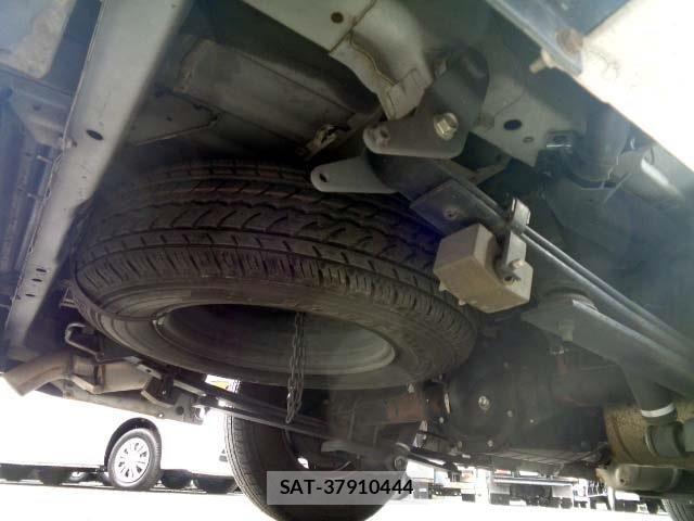 Nissan NV350 Caravan 2017-02 5874755-16