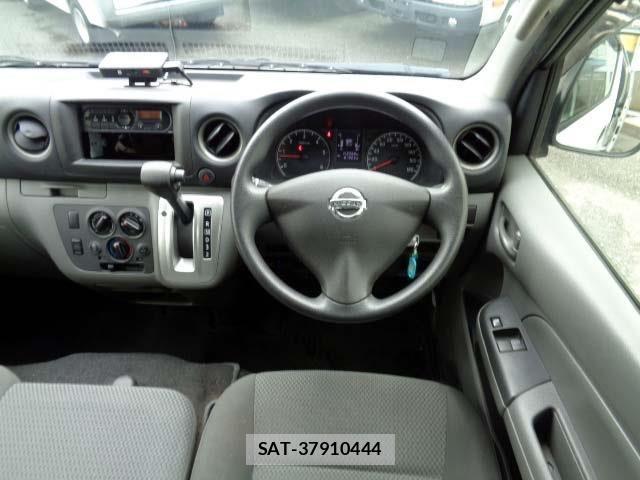 Nissan NV350 Caravan 2017-02 5874755-2