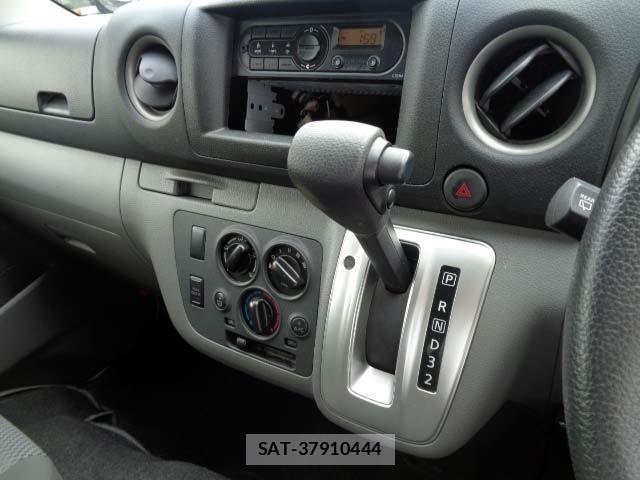 Nissan NV350 Caravan 2017-02 5874755-5