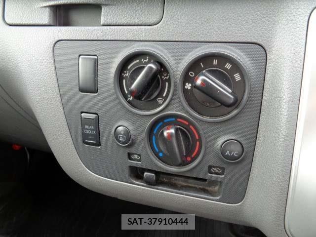 Nissan NV350 Caravan 2017-02 5874755-6