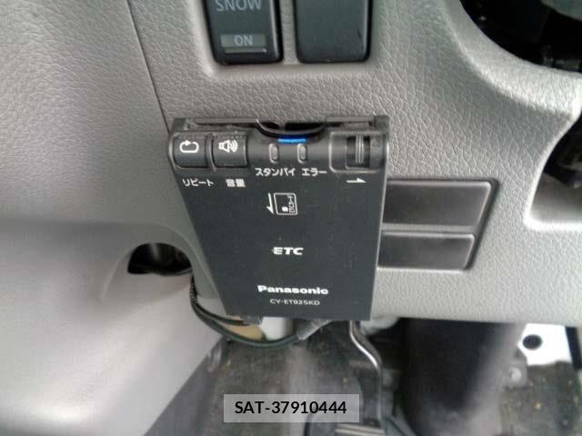 Nissan NV350 Caravan 2017-02 5874755-7