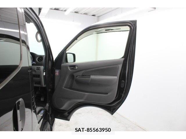 Nissan NV350 Caravan 2016-02 6218043-27