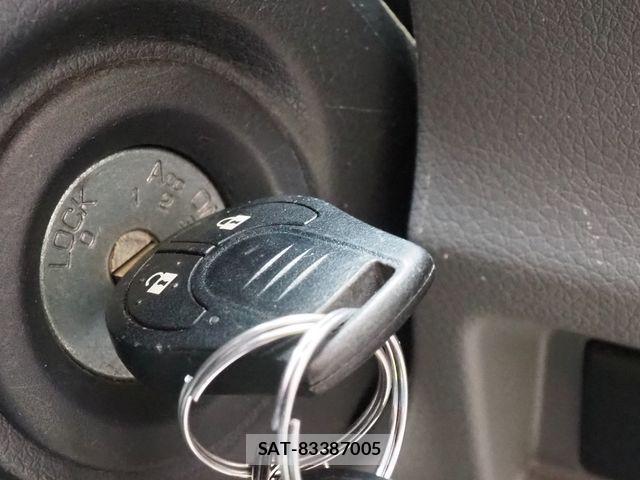 Nissan NV350 Caravan 2013-10 6218044-9