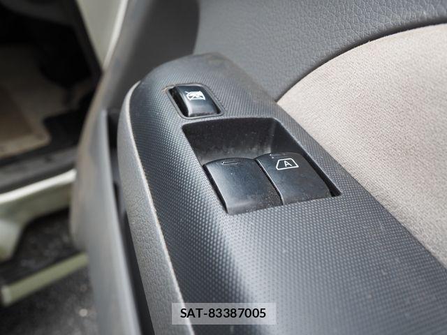 Nissan NV350 Caravan 2013-10 6218044-10