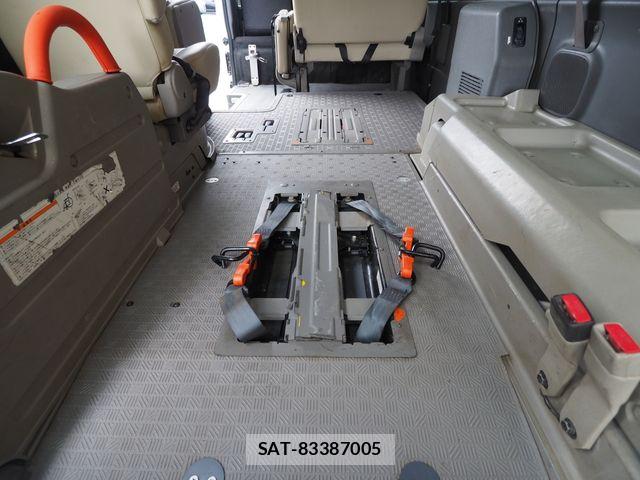 Nissan NV350 Caravan 2013-10 6218044-13
