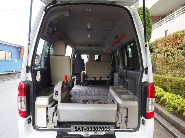 Nissan NV350 Caravan 2013-10 6218044-14