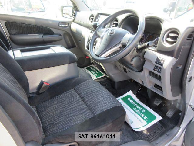 Nissan NV350 Caravan 2017-09 6265433-13