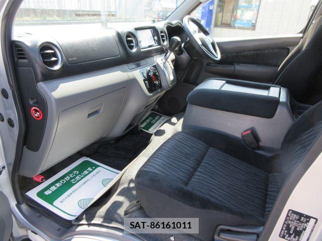 Nissan NV350 Caravan 2017-09 6265433-14