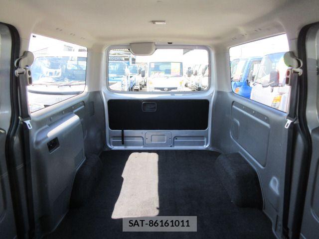 Nissan NV350 Caravan 2017-09 6265433-17