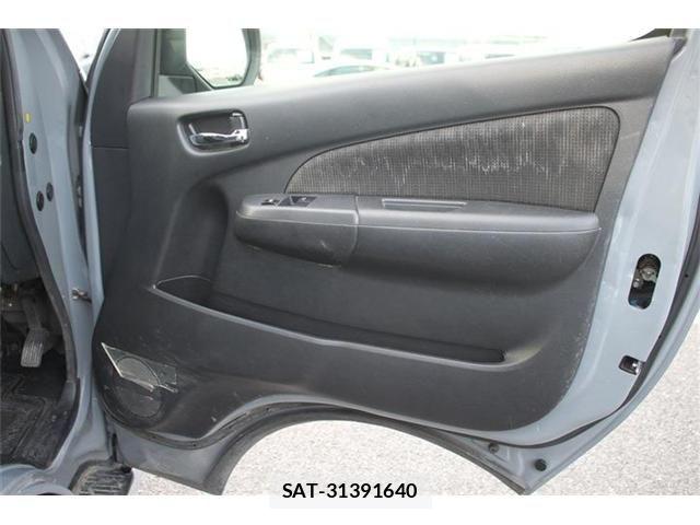 Nissan NV350 Caravan 2021-02 6501580-16