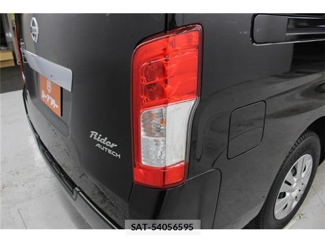 Nissan NV350 Caravan 2021-04 6546358-18