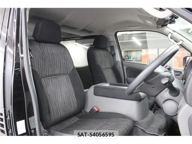 Nissan NV350 Caravan 2021-04 6546358-27