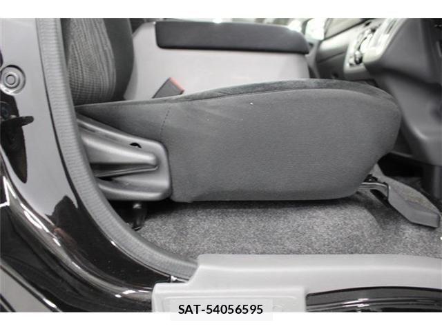 Nissan NV350 Caravan 2021-04 6546358-28