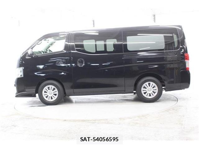 Nissan NV350 Caravan 2021-04 6546358-7