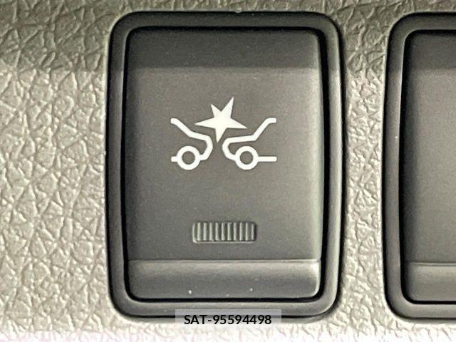 Nissan NV350 Caravan 2018-03 6613943-4