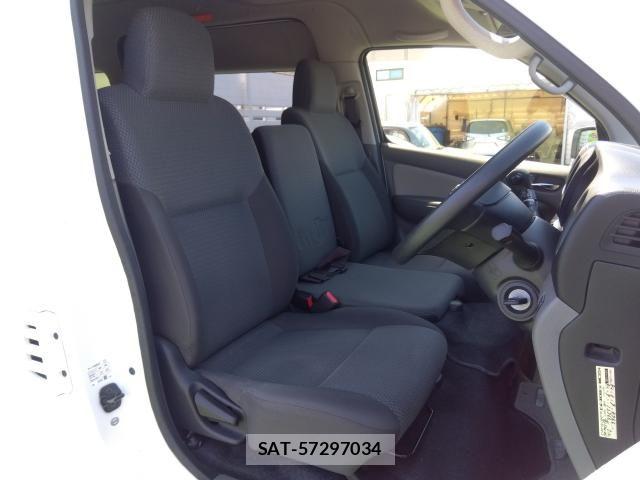 Nissan NV350 Caravan 2018-09 6642153-4