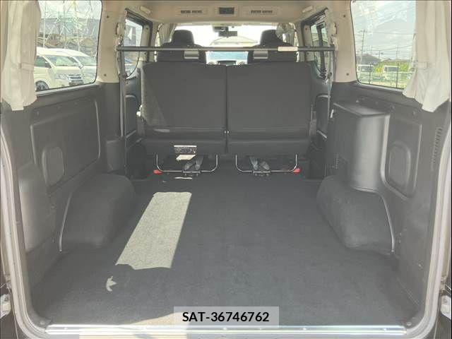 Nissan NV350 Caravan 2022-02 6673049-19