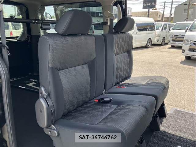 Nissan NV350 Caravan 2022-02 6673049-7