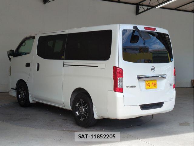 Nissan NV350 Caravan 2012-10 6716992-17