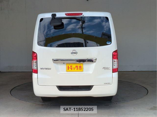 Nissan NV350 Caravan 2012-10 6716992-18