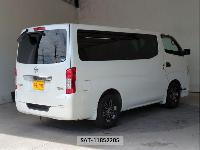 Nissan NV350 Caravan 2012-10 6716992-1