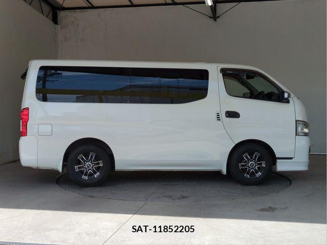Nissan NV350 Caravan 2012-10 6716992-19