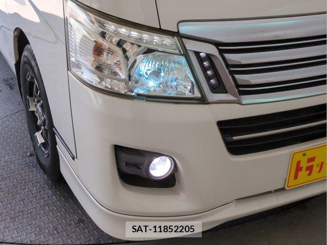Nissan NV350 Caravan 2012-10 6716992-22