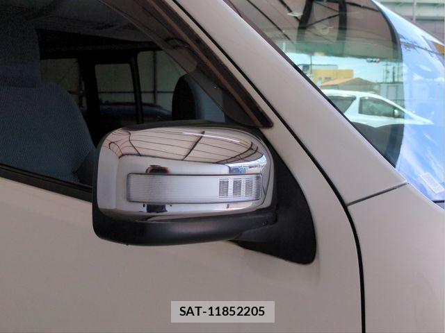 Nissan NV350 Caravan 2012-10 6716992-23