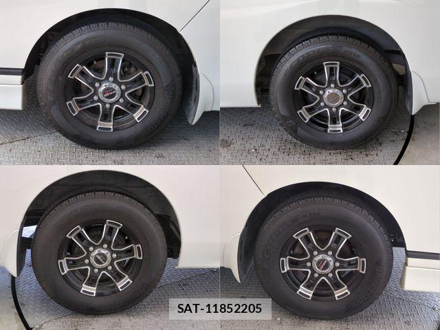 Nissan NV350 Caravan 2012-10 6716992-25