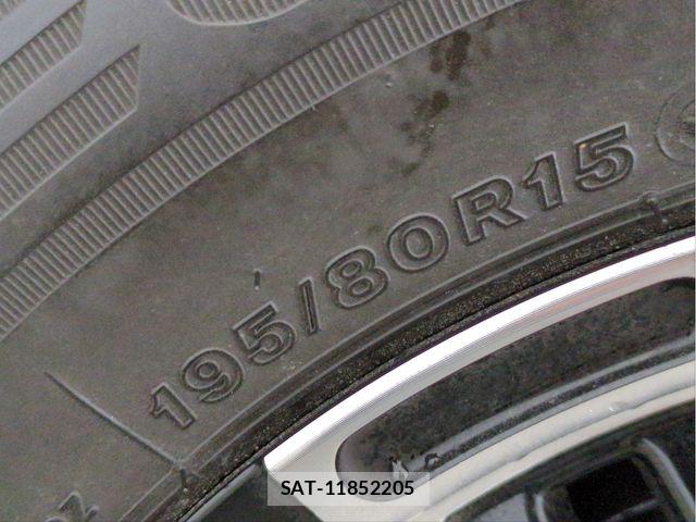 Nissan NV350 Caravan 2012-10 6716992-26