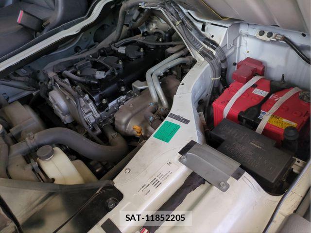 Nissan NV350 Caravan 2012-10 6716992-27