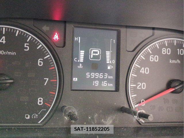 Nissan NV350 Caravan 2012-10 6716992-28