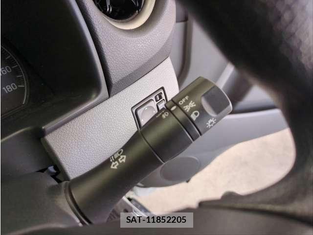 Nissan NV350 Caravan 2012-10 6716992-29