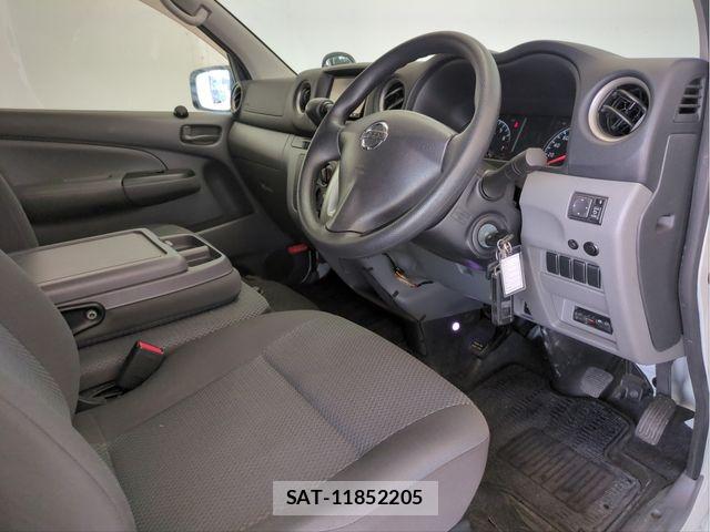 Nissan NV350 Caravan 2012-10 6716992-5