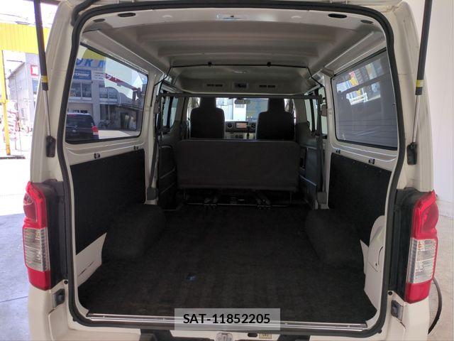 Nissan NV350 Caravan 2012-10 6716992-7