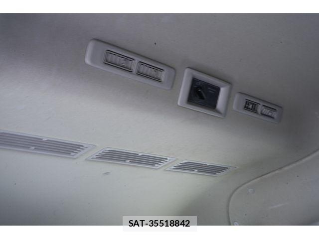 Nissan NV350 Caravan 2016-06 6716987-11
